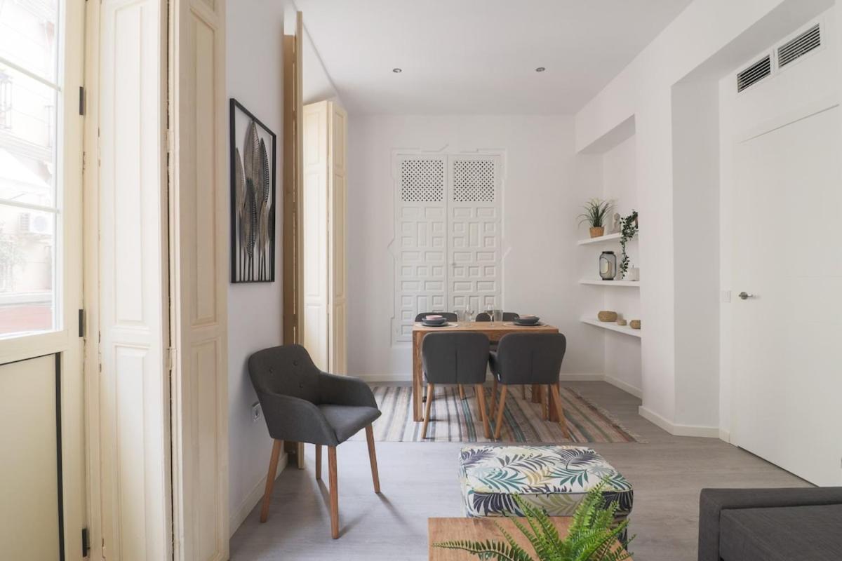 C93 - Trendy Two Bedrooms In Ollerias Малага Экстерьер фото