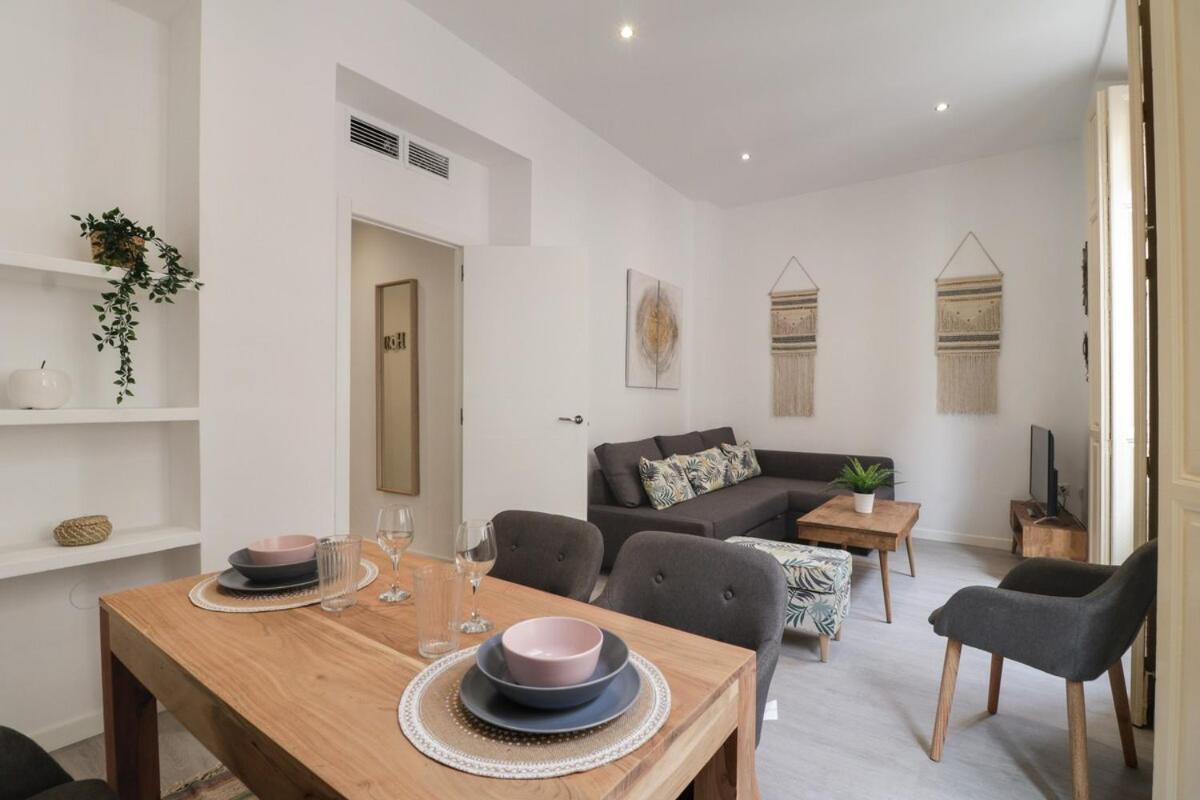 C93 - Trendy Two Bedrooms In Ollerias Малага Экстерьер фото