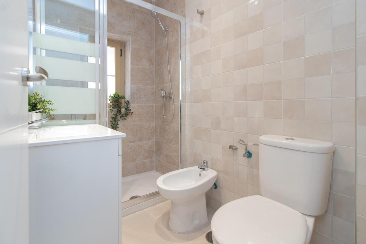 C93 - Trendy Two Bedrooms In Ollerias Малага Экстерьер фото