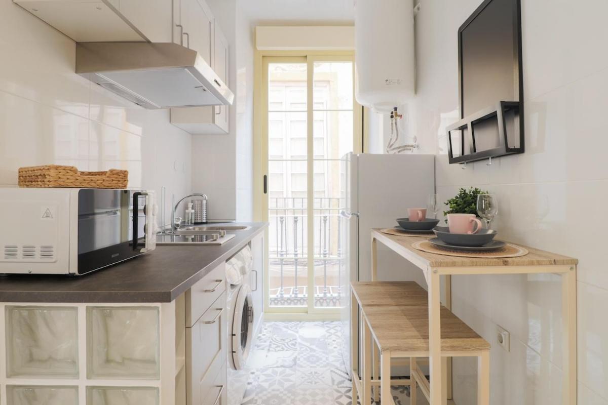 C93 - Trendy Two Bedrooms In Ollerias Малага Экстерьер фото