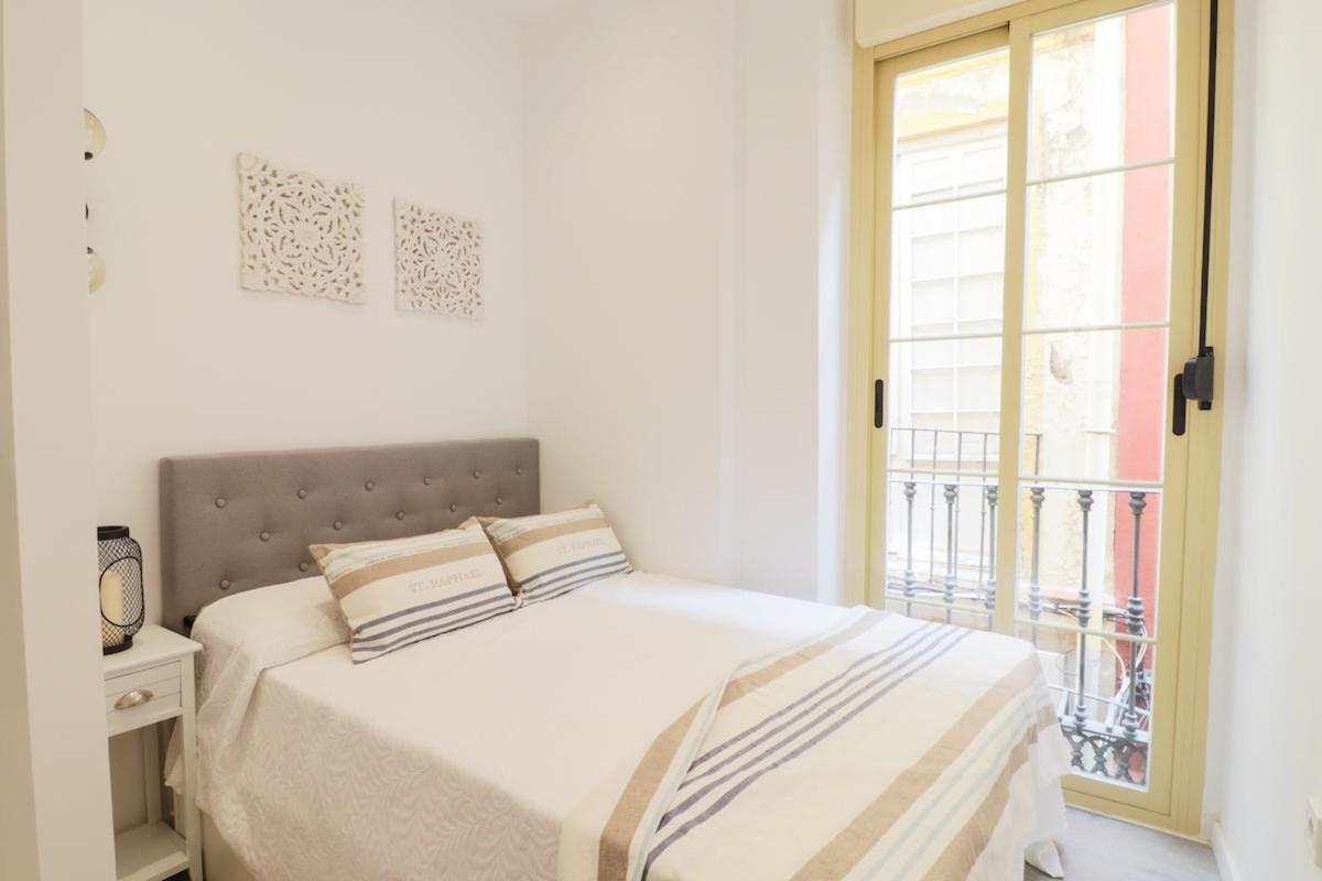 C93 - Trendy Two Bedrooms In Ollerias Малага Экстерьер фото